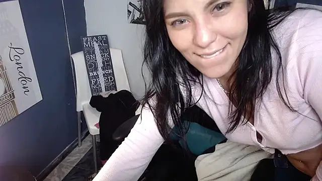 Snapshot of MartinaFonse chatting on January 2025 01:54:01 AM MartinaFonse online show from January 2025 01:54:01 AM