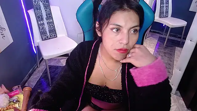 Snapshot of MartinaFonse chatting on January 2025 05:09:01 AM MartinaFonse online show from January 2025 05:09:01 AM