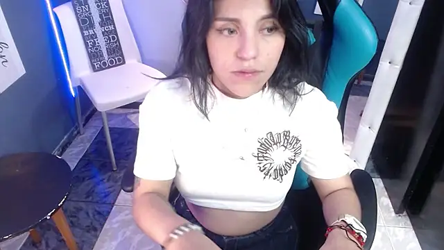 Snapshot of MartinaFonse chatting on February 2025 01:09:02 PM MartinaFonse online show from February 2025 01:09:02 PM