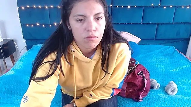 Snapshot of MartinaFonse chatting on March 2025 12:24:01 PM MartinaFonse online show from March 2025 12:24:01 PM