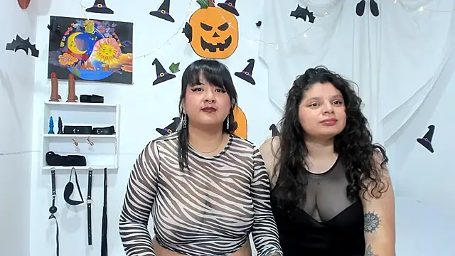 Snapshot of Karol_IsabelCouple chatting on October 2025 02:34:01 AM Karol IsabelCouple online show from October 2025 02:34:01 AM