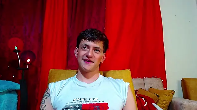 Snapshot of GabyThoms chatting on December 2024 09:28:02 PM GabyThoms online show from December 2024 09:28:02 PM