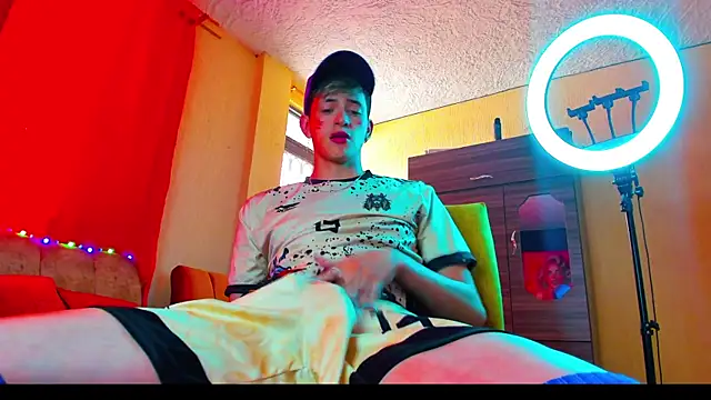 Snapshot of GabyThoms chatting on February 2025 06:49:02 PM GabyThoms online show from February 2025 06:49:02 PM