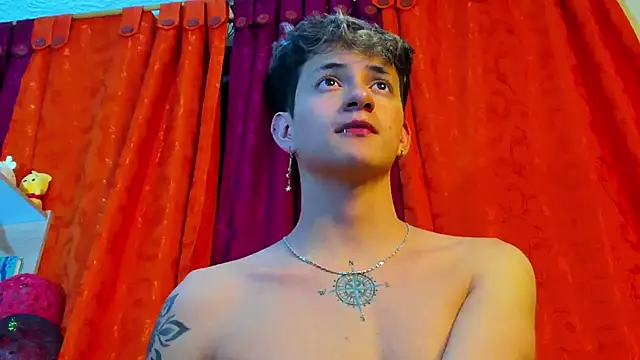 Snapshot of GabyThoms chatting on March 2025 08:04:01 PM GabyThoms online show from March 2025 08:04:01 PM