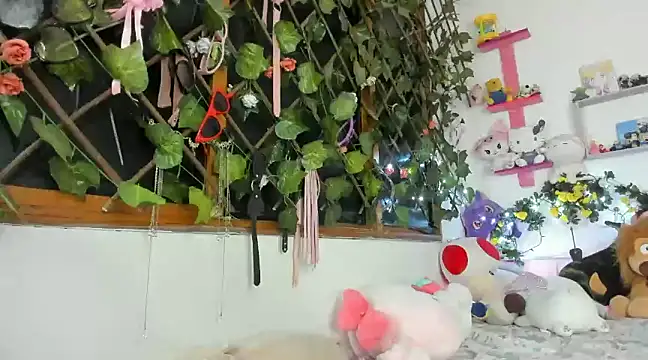 Snapshot of LunaDeCristall chatting on December 2024 01:40:01 AM LunaDeCristall online show from December 2024 01:40:01 AM
