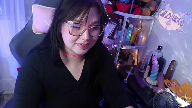 Snapshot of LiloMoon69 chatting on March 2025 06:57:01 AM LiloMoon69 online show from March 2025 06:57:01 AM