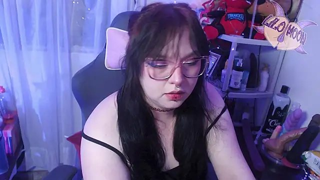 Snapshot of LiloMoon69 chatting on March 2025 04:10:01 AM LiloMoon69 online show from March 2025 04:10:01 AM