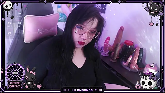 LiloMoon69 online show from June 2026 07:06:02 AM