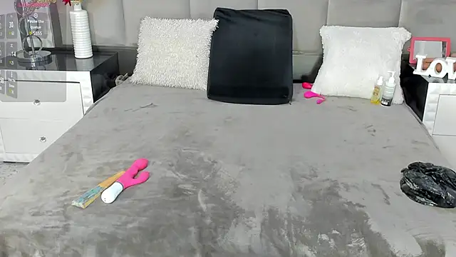 OliviaBurning online show from March 2025 07:22:01 PM