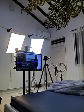 OliviaBurning online show from September 2025 11:32:01 AM