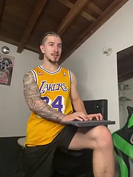 Valentino Xander online show from November 2025 12:43:01 AM