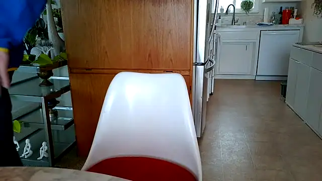 Snapshot of costanza7070 chatting on March 2025 11:32:02 PM costanza7070 online show from March 2025 11:32:02 PM