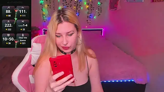 Snapshot of Alice___Rose chatting on December 2024 06:53:02 PM Alice Rose online show from December 2024 06:53:02 PM