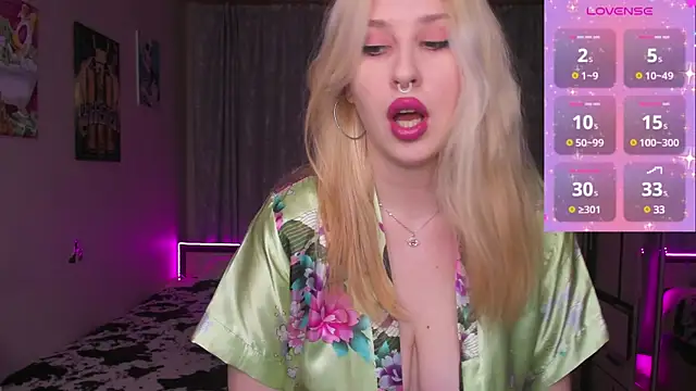 Snapshot of Alice___Rose chatting on February 2025 06:59:02 PM Alice Rose online show from February 2025 06:59:02 PM
