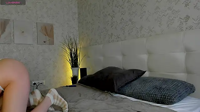 Nicole Charm online show from September 2025 08:53:01 PM