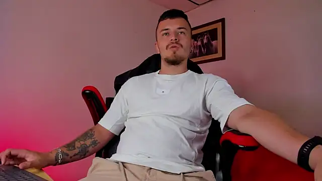Snapshot of james_connor2 chatting on February 2025 06:37:02 PM james connor2 online show from February 2025 06:37:02 PM