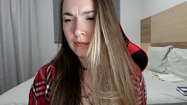 Snapshot of Naughty_Annn chatting on December 2025 01:43:02 AM Naughty Annn online show from December 2025 01:43:02 AM