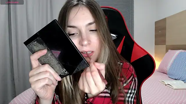 Snapshot of Naughty_Annn chatting on December 2025 03:24:02 AM Naughty Annn online show from December 2025 03:24:02 AM