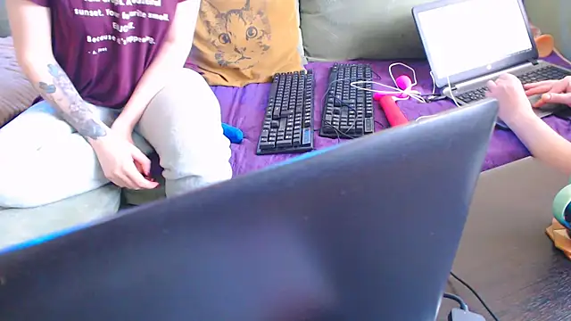 Caroline1995 online show from March 2025 12:00:01 PM