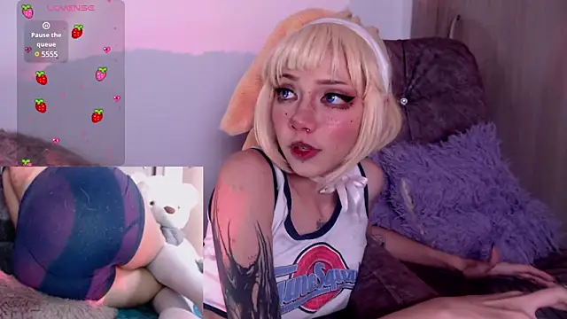 Snapshot of Alicedangerrr chatting on March 2025 04:02:02 AM Alicedangerrr online show from March 2025 04:02:02 AM