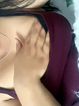 GreciaKMQ online show from November 2025 10:01:01 PM