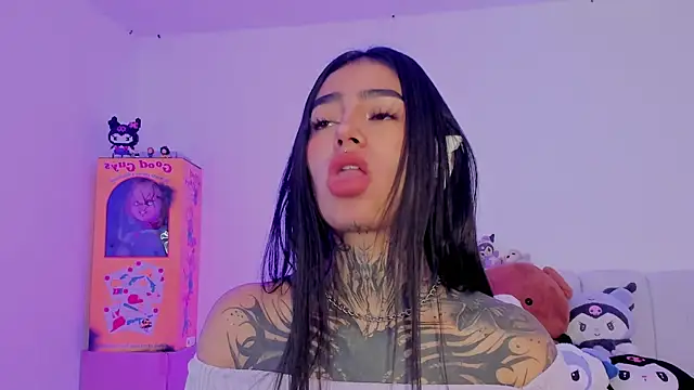 Snapshot of shadowcatt_ chatting on October 2025 07:00:01 PM shadowcatt online show from October 2025 07:00:01 PM