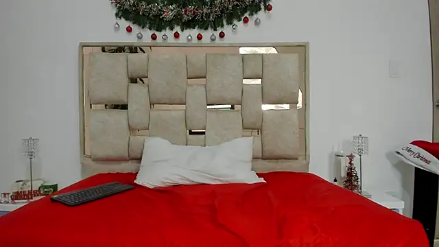 Snapshot of Saraa_lov chatting on December 2024 09:43:02 AM Saraa lov online show from December 2024 09:43:02 AM
