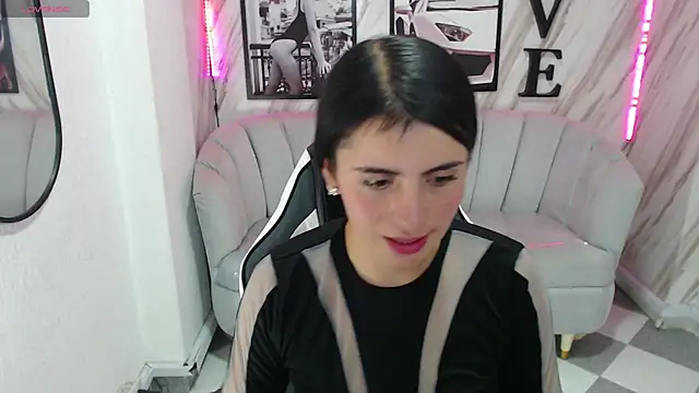  samantha b online show from February 2025 07:00:01 PM