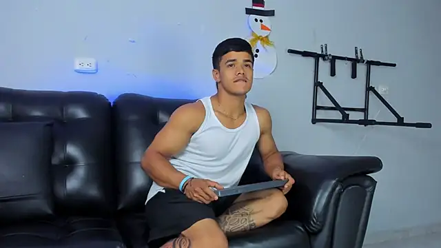 Snapshot of Rob_saenz_ chatting on December 2024 01:27:02 PM Rob saenz online show from December 2024 01:27:02 PM