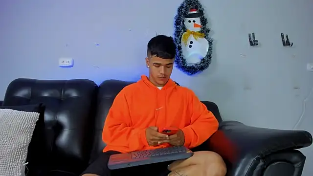 Snapshot of Rob_saenz_ chatting on December 2024 01:10:02 PM Rob saenz online show from December 2024 01:10:02 PM