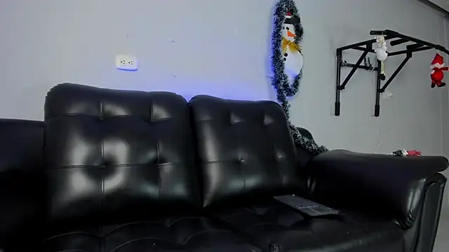 Snapshot of Rob_saenz_ chatting on December 2024 01:13:02 PM Rob saenz online show from December 2024 01:13:02 PM