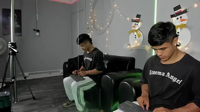 Snapshot of Rob_saenz_ chatting on December 2024 02:01:01 AM Rob saenz online show from December 2024 02:01:01 AM