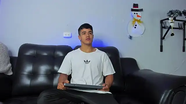 Snapshot of Rob_saenz_ chatting on December 2024 01:49:01 PM Rob saenz online show from December 2024 01:49:01 PM