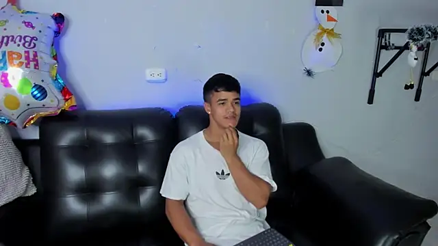 Snapshot of Rob_saenz_ chatting on December 2024 01:49:02 PM Rob saenz online show from December 2024 01:49:02 PM