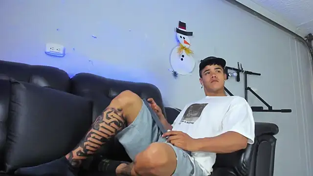 Snapshot of Rob_saenz_ chatting on January 2025 01:21:01 PM Rob saenz online show from January 2025 01:21:01 PM