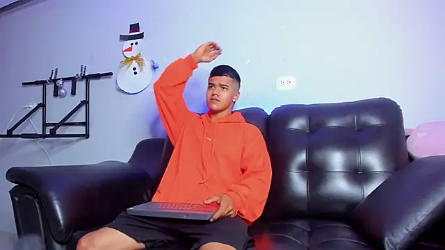 Snapshot of Rob_saenz_ chatting on January 2025 12:37:01 PM Rob saenz online show from January 2025 12:37:01 PM