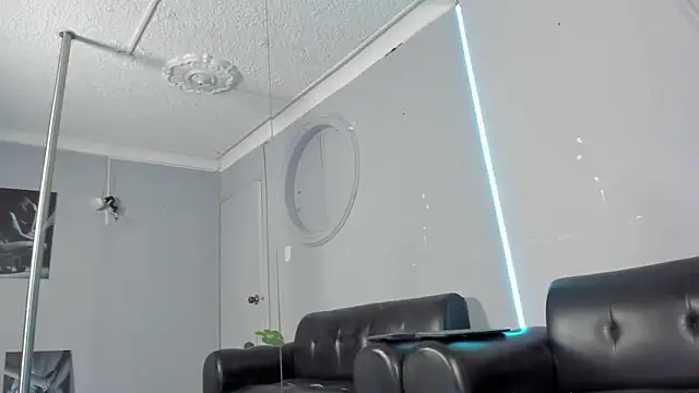 Snapshot of Rob_saenz_ chatting on January 2025 11:06:02 PM Rob saenz online show from January 2025 11:06:02 PM