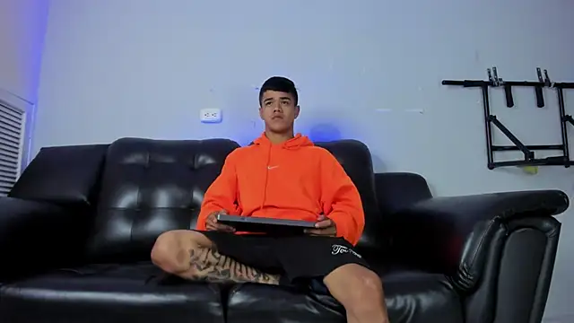 Snapshot of Rob_saenz_ chatting on January 2025 01:00:02 PM Rob saenz online show from January 2025 01:00:02 PM