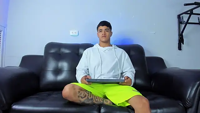 Snapshot of Rob_saenz_ chatting on February 2025 12:46:02 PM Rob saenz online show from February 2025 12:46:02 PM