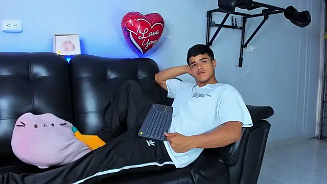 Snapshot of Rob_saenz_ chatting on February 2025 01:15:02 PM Rob saenz online show from February 2025 01:15:02 PM