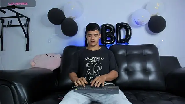 Snapshot of Rob_saenz_ chatting on February 2025 01:10:02 PM Rob saenz online show from February 2025 01:10:02 PM