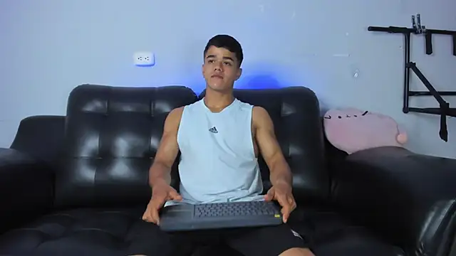 Snapshot of Rob_saenz_ chatting on February 2025 01:11:02 PM Rob saenz online show from February 2025 01:11:02 PM