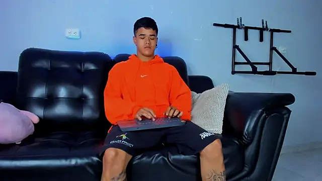 Snapshot of Rob_saenz_ chatting on February 2025 12:47:01 PM Rob saenz online show from February 2025 12:47:01 PM