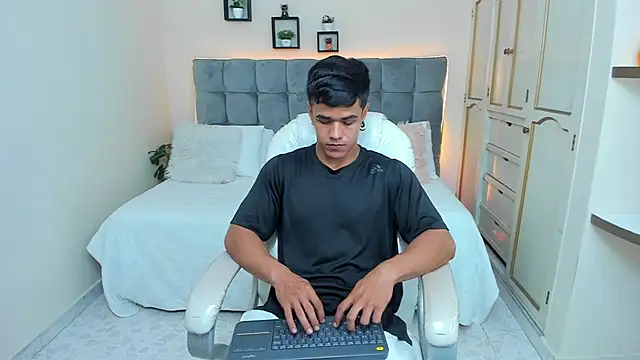 Snapshot of Rob_saenz_ chatting on February 2025 01:28:02 PM Rob saenz online show from February 2025 01:28:02 PM