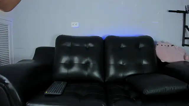 Snapshot of Rob_saenz_ chatting on February 2025 01:49:02 PM Rob saenz online show from February 2025 01:49:02 PM