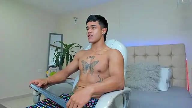 Snapshot of Rob_saenz_ chatting on March 2025 06:08:02 PM Rob saenz online show from March 2025 06:08:02 PM