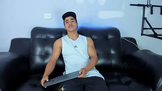 Snapshot of Rob_saenz_ chatting on March 2025 01:03:02 PM Rob saenz online show from March 2025 01:03:02 PM