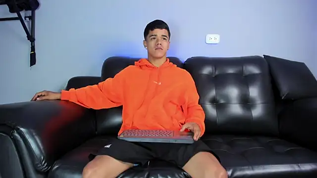 Snapshot of Rob_saenz_ chatting on March 2025 01:40:01 PM Rob saenz online show from March 2025 01:40:01 PM