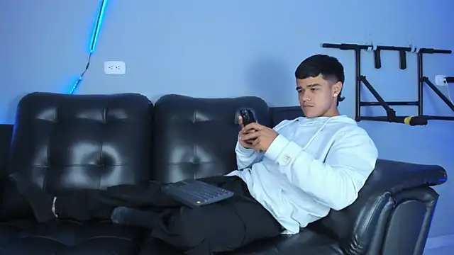 Snapshot of Rob_saenz_ chatting on March 2025 03:59:01 PM Rob saenz online show from March 2025 03:59:01 PM