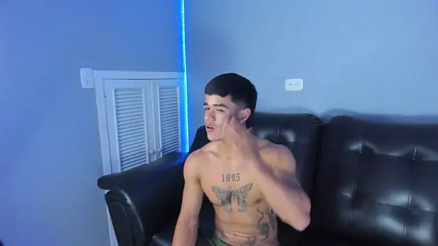 Snapshot of Rob_saenz_ chatting on March 2025 07:05:01 PM Rob saenz online show from March 2025 07:05:01 PM